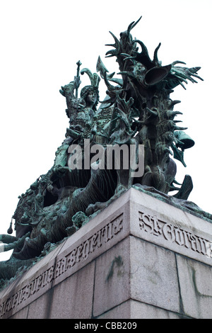 Saint George et le Dragon statue dans la vieille ville de Stockholm Banque D'Images