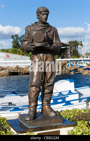 Statue d'un plongeur sur l'Éponge éponge Docks, Tarpon Springs, la Côte du Golfe, Florida, USA Banque D'Images