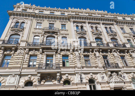 Bâtiment de bureaux et d'appartements avec la banque par Eizensteins Mihails, la rue Elizabetes, quartier Art Nouveau, Riga, Lettonie Banque D'Images