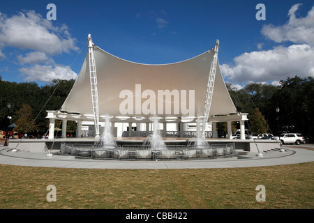 Amphithéâtre avec fontaine en face de Forsyth Park, Savannah en Géorgie Banque D'Images