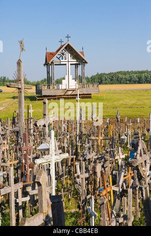 Kriziu kalnas, La Colline des Croix, un site de pèlerinage, 12 km au nord de la ville de Vilnius, Lituanie Banque D'Images