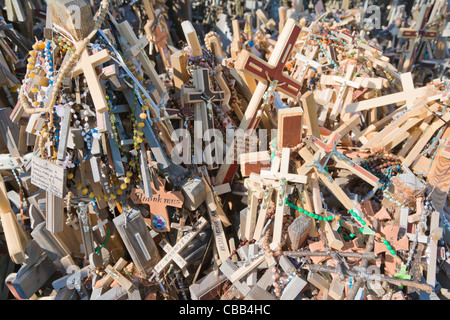 Kriziu kalnas, La Colline des Croix, un site de pèlerinage, 12 km au nord de la ville de Vilnius, Lituanie Banque D'Images