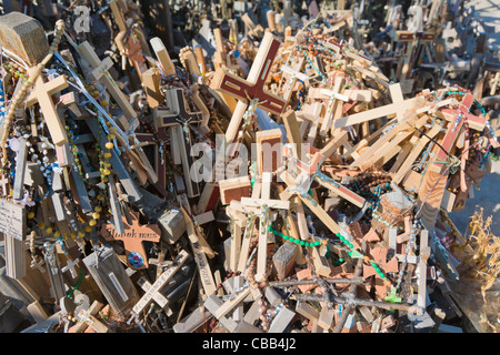 Kriziu kalnas, La Colline des Croix, un site de pèlerinage, 12 km au nord de la ville de Vilnius, Lituanie Banque D'Images