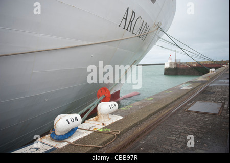 Bateau de croisière amarré à Arcadia les quais du terminal de croisière Le Havre, Normandie, France Banque D'Images