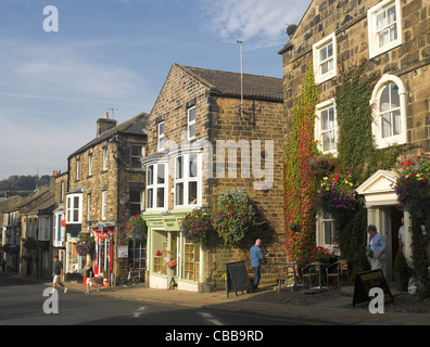 Magasins magasins sur High Street Pateley Bridge Niddoyner North Yorkshire Dales National Park Angleterre Royaume-Uni Grande-Bretagne Banque D'Images