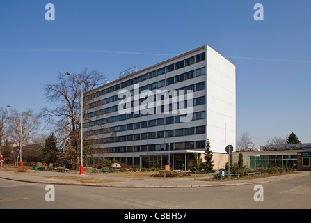 Spolana a.s. - Bureau, bâtiment de l'administration. Spolana a.s. est l'une des plus importantes entreprises de l'industrie chimique tchèque. L Banque D'Images