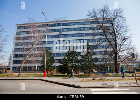 Spolana a.s. - Bureau, bâtiment de l'administration. Spolana a.s. est l'une des plus importantes entreprises de l'industrie chimique tchèque. L Banque D'Images