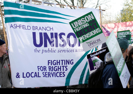 L'Unison Ashfield de mars le terrain de jeux à l'Albert Hall l'unisson - Journée d'action de la Justice - Nottingham Banque D'Images