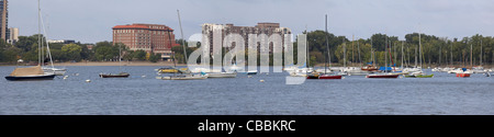 Voiliers ancrés sur le lac Calhoun, Minneapolis, Minnesota Banque D'Images