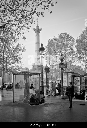 Les monuments de Paris sans-abri,prise de la Bastille., la capture de la cabine téléphonique,comme le bon vieux temps. Banque D'Images