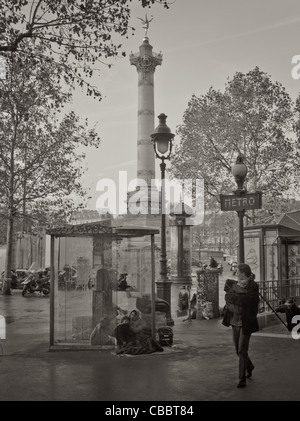 Les monuments de Paris sans-abri,prise de la Bastille., la capture de la cabine téléphonique,comme le bon vieux temps. Banque D'Images