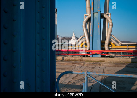 Seguin, Renault's Bridge, rives de la Seine, vue de l'île, le pont,et l'circue tente. Banque D'Images