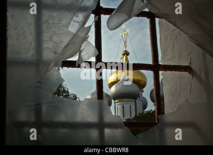 Voir à partir de la fenêtre, l'Eglise orthodoxe de Moscou Banque D'Images