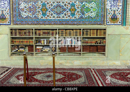 L'Irak, Kerbala. L'imam Husayn (Hussein) lieu de culte l'une des places holisest pour les musulmans chiites, Corans Banque D'Images
