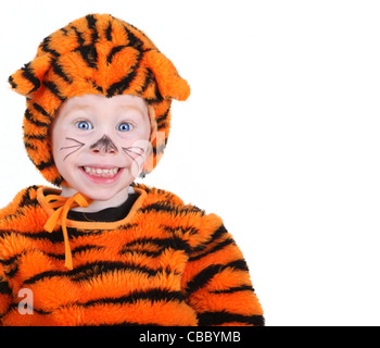 Jeune garçon dans un costume de tigre Halloween Banque D'Images