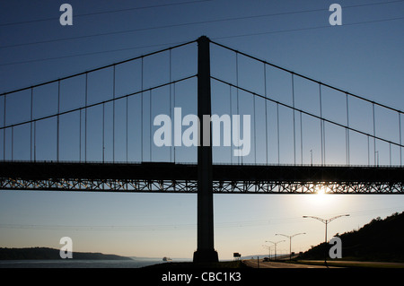 Pont Pont Pierre-Laporte à Québec et le St Laurent Banque D'Images