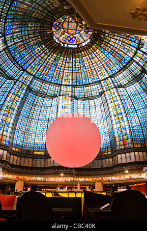 Brasserie Printemps Paris France Banque D'Images