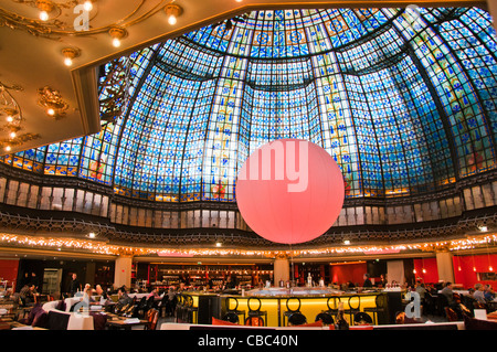 Brasserie Printemps Paris France Banque D'Images