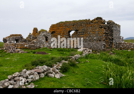 Les ruines du 13ème siècle Teampull Trionaid à Carinish na l'église sur l'île de North Uist Hébrides Banque D'Images