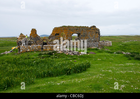 Les ruines du 13ème siècle Teampull Trionaid à Carinish na l'église sur l'île de North Uist Hébrides Banque D'Images