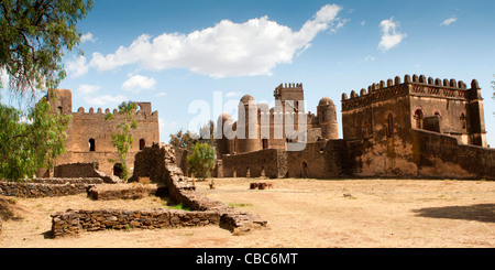 Vue sur le Palais d'Iyasu I, Fasiladas Palace et la bibliothèque dans l'enceinte Royale, Gonder, Ethiopie, Afrique du Nord. Banque D'Images