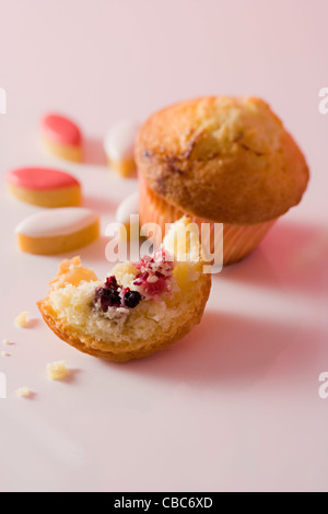 Mélange de baies muffins Banque D'Images