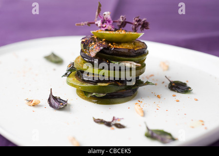 Mille feuille d'aubergine et tomate Banque D'Images