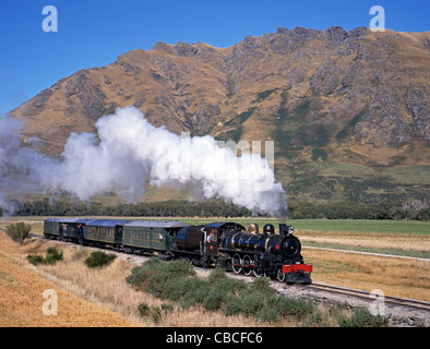 La Kingston Flyer - Train à vapeur historique vu quitter Fairlight, Kingston, île du Sud, Nouvelle-Zélande. Banque D'Images