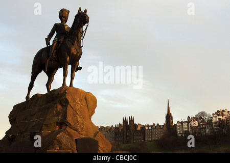 Mémorial en l'honneur du Régiment royal écossais gris donne sur les jardins de Princes Street d'Édimbourg, en Écosse. Banque D'Images