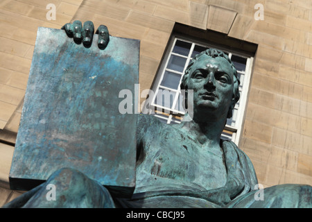 Monument à la mémoire de David Hume (1711-1776) sur le Royal Mile (High Street) à Édimbourg, en Écosse. Banque D'Images