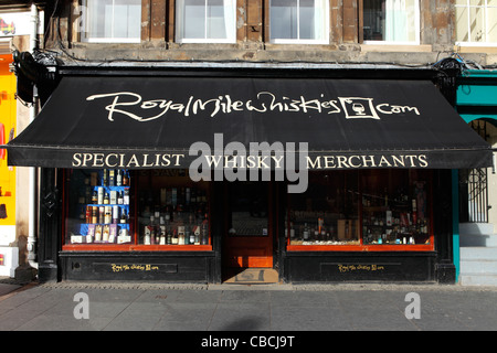 Le Royal Mile Whiskies boutique, un spécialiste du whisky sur le Royal Mile (High Street) à Édimbourg, en Écosse. Banque D'Images