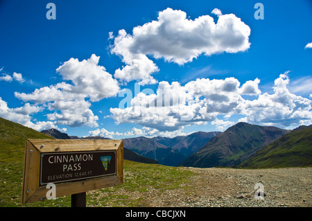 Une vue magnifique sur la route du col de la cannelle de Silverton, Colorado. L'été. Banque D'Images