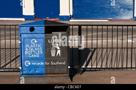 Le recyclage et corbeilles à Southend Banque D'Images