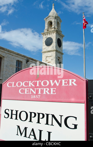 Les Bermudes. Tour de l'horloge (Mall) à la Royal Naval Dockyard, aux Bermudes. Banque D'Images