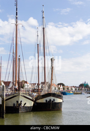 Durch voile péniches dans le port de Monnickendam, Schouwen-Duiveland, Zélande, Pays-Bas Banque D'Images