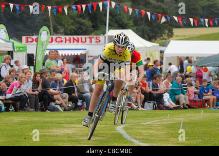 Courses Cyclistes à Ambleside Sports, le Lake District, Cumbria, England, UK Banque D'Images