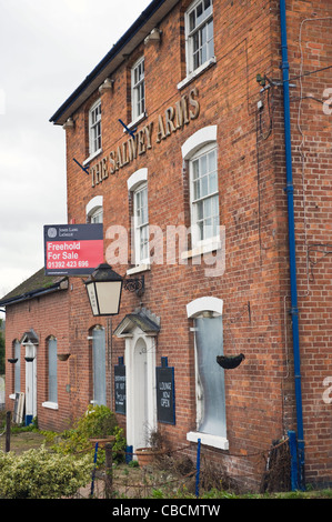 La Salway Arms Hotel barricadés et à la vente de l'hôtel pays rural local et pub à Wooferton Shropshire England UK Banque D'Images