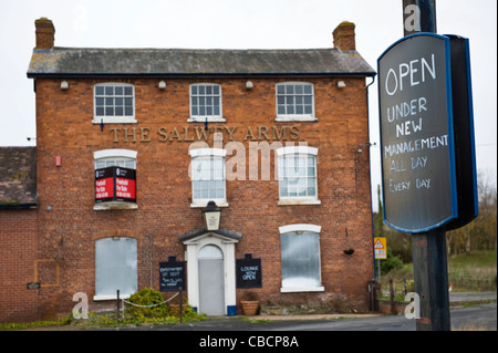 La Salway Arms Hotel barricadés et à la vente de l'hôtel pays rural local et pub à Wooferton Shropshire England UK Banque D'Images