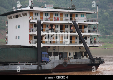 Cabines pour les passagers et les pilotes sur un traversier pour camions près de la rivière Yangtze, Wushan Chine Banque D'Images