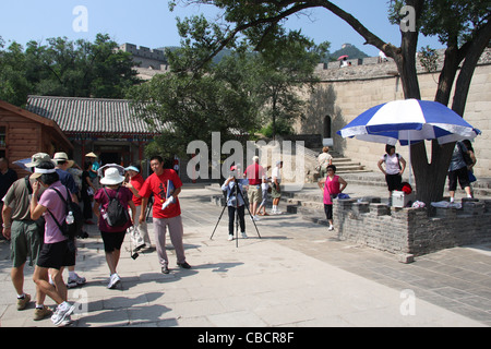 Obtenir une photo de groupe prise à la Grande Muraille de Chine à Badaling Banque D'Images