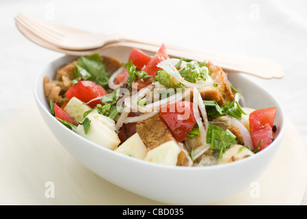 Salade panzanella de pain et tomates Banque D'Images