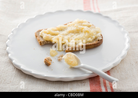 Confiture de noix de coco et Apple sur toast Banque D'Images