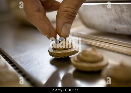 La décoration de macarons, close-up Banque D'Images