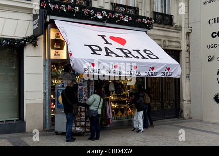 Magasin de souvenirs, l'Avenue des Champs-Élysées, Paris, Île-de-France, France Banque D'Images