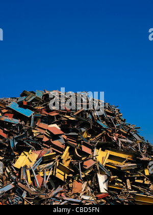Empilées en ferraille junkyard Banque D'Images