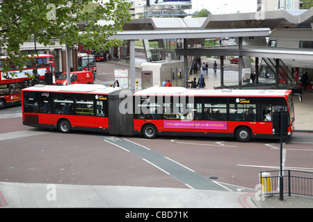 Londres Bendy bus part de la gare routière de Vauxhall pour Paddington. Bendy bus ont été supprimés de rues de Londres Banque D'Images