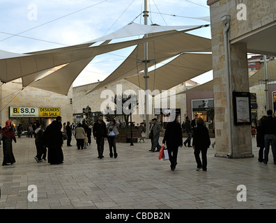 Sultanbeyli, Istanbul, Turquie, un tout nouveau secteur près de l'aéroport de Sabiha Gokcen. Les musulmans sunnites conservateurs. Gouvernement de l'AKP Banque D'Images