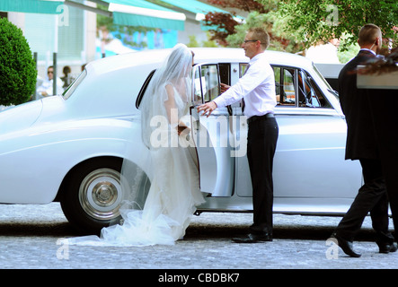 Modèle tchèque Alena Seredova s'est marié à Prague avec le joueur de soccer italien Gianluigi Buffon le 16 juin 2011. Rolls Royce Banque D'Images