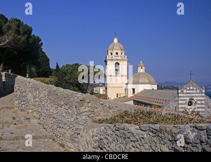 L'église San Lorenzo et sentier de pierre, Portovenere, Ligury, Italie Banque D'Images