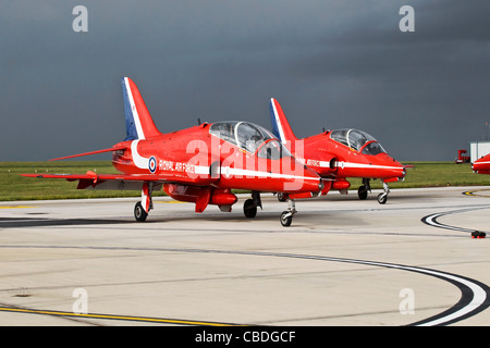 Bae Hawk de la RAF aerobatic team formation les flèches rouges Banque D'Images